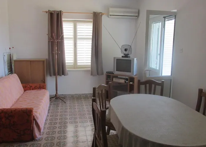 Holiday home Haus In Ugljan Mit Terrasse- Garten Und Barbecue By Interhome *