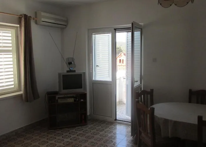 Haus In Ugljan Mit Terrasse- Garten Und Barbecue By Interhome Holiday home Susica