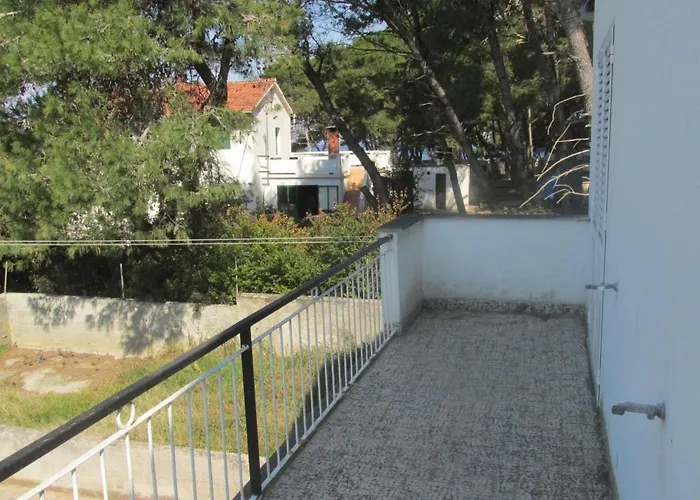 Tatil Evi Haus In Ugljan Mit Terrasse- Garten Und Barbecue By Interhome *